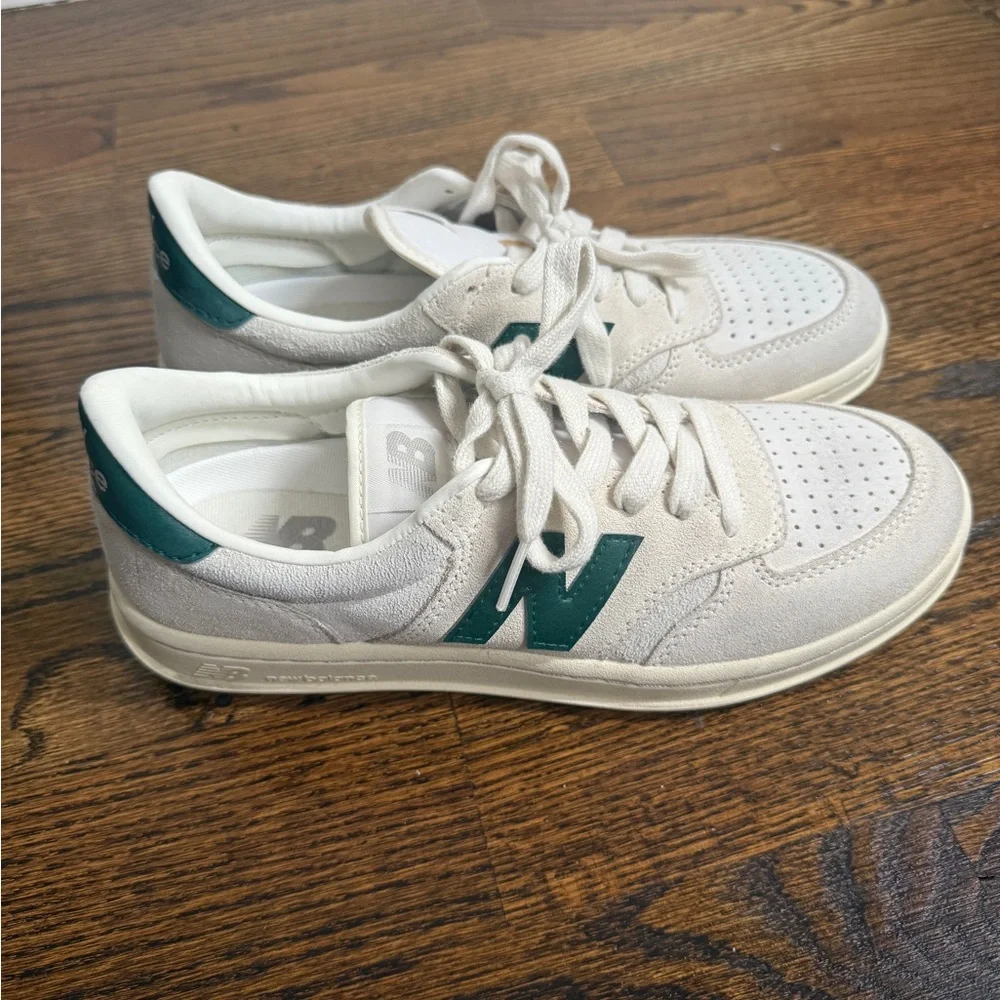New Balance Men's Off-white  Boston Mass T500 - SEA SALT / MARSH GREEN Sz 7